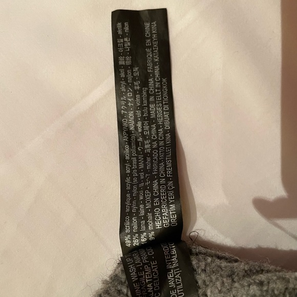 Zara Knit Medium Wool Sweater - Picture 2 of 4